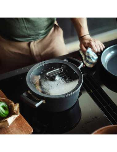 FISKARS GARNEK 3,5 L Z POWŁOKĄ NIEPRZYWIERAJĄCĄ I Z POKRYWKĄ HARD FACE