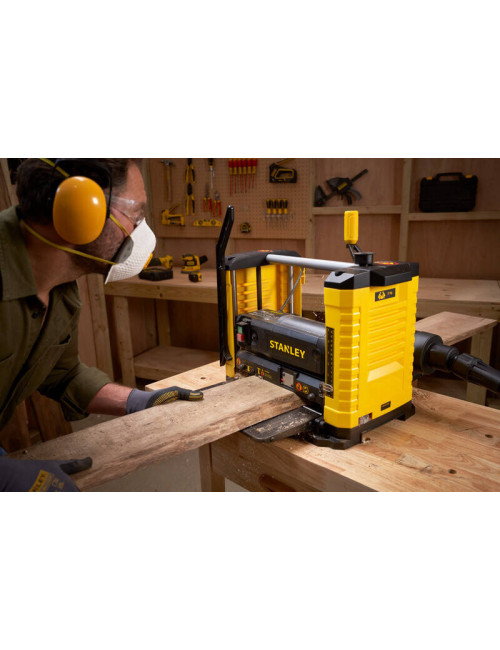 STANLEY STRUGARKA GRUBOŚCIOWA STP18 1800W